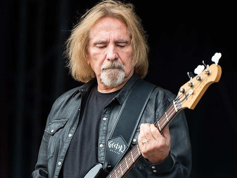 Geezer Butler sur scène en 2019. © Wikimedia / Stefan Brending 